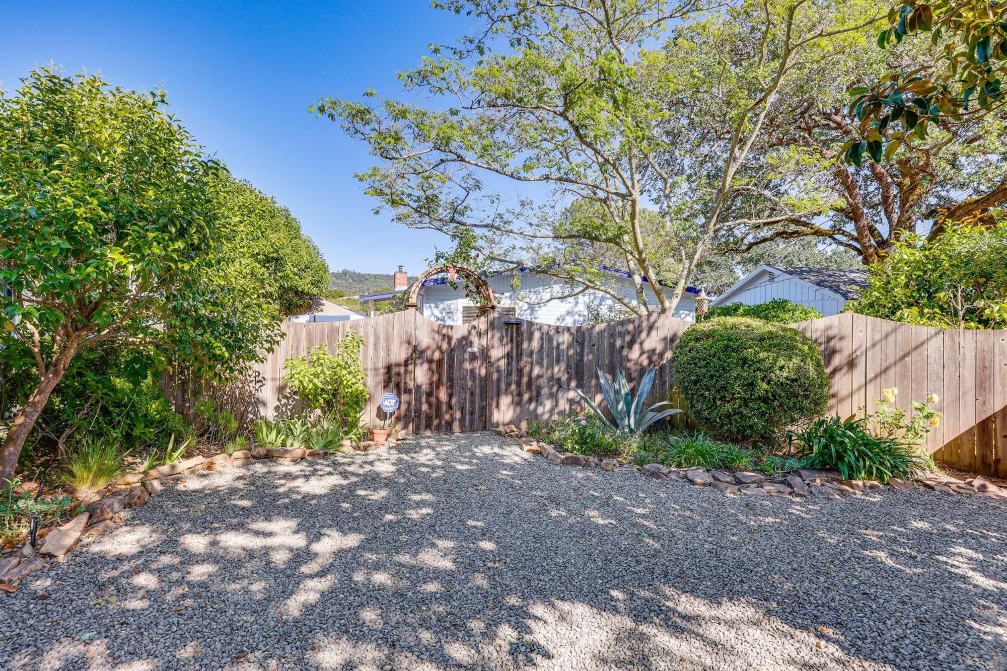 Romantic Casita With Garden And Deck 2 Miles To Plaza! ソノマ エクステリア 写真