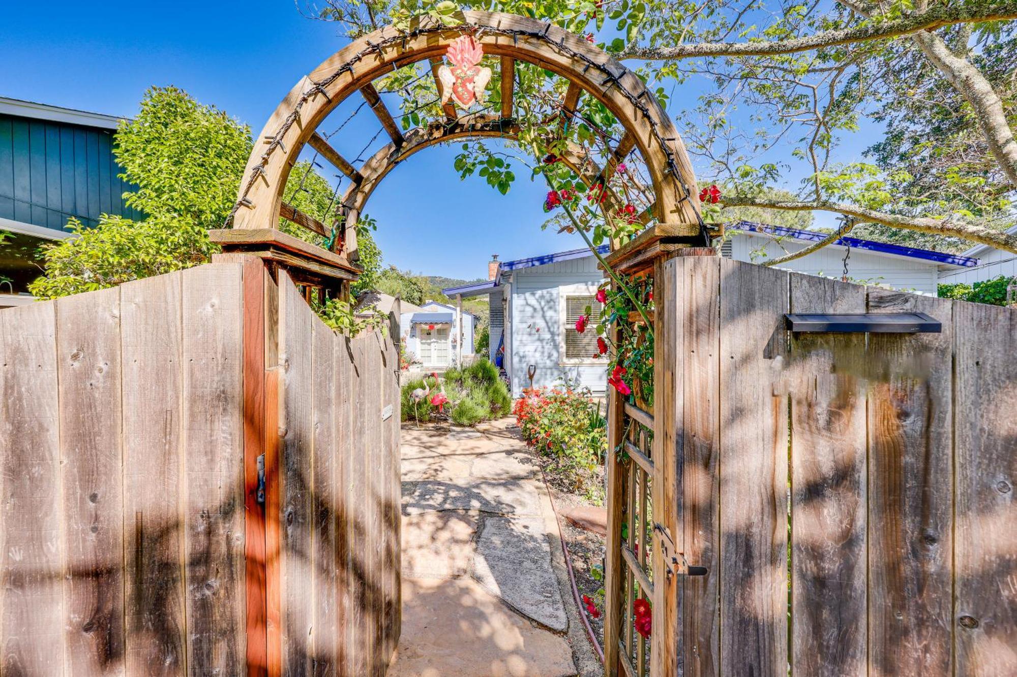 Romantic Casita With Garden And Deck 2 Miles To Plaza! ソノマ エクステリア 写真